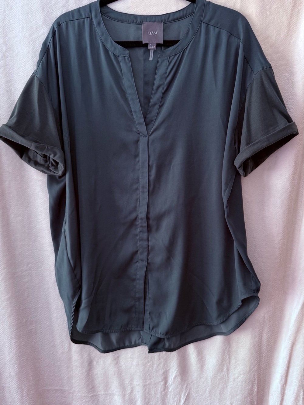 Lysse Short Sleeve Split-Neck Blouse in   Evergreen